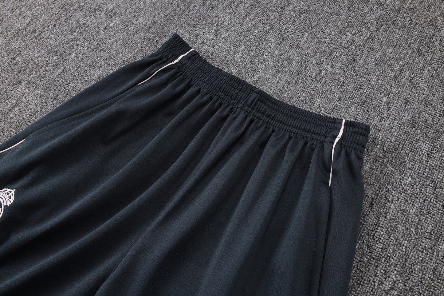 Chándal Real Madrid 2025/2026 – Elegancia Merengue