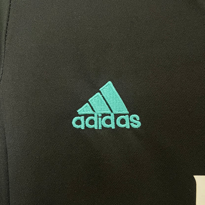 Conjunto Infantil Real Madrid Tercera Equipación – Fly Emirates (Temporada 2017/18)