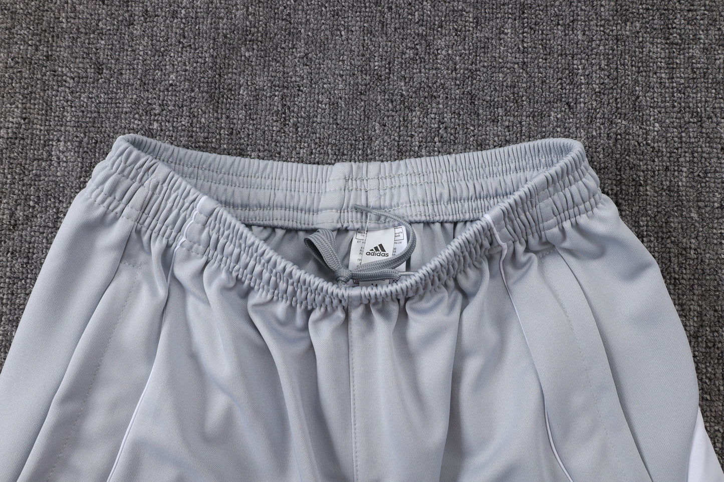 Chándal Real Madrid 2025/2026 – Blanco Perla Adidas