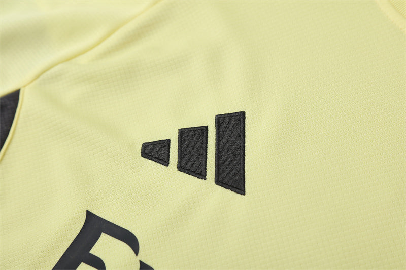 Set Oficial Real Madrid Cuarta Equipación 25/26 – Energía Futurista en Amarillo Neón