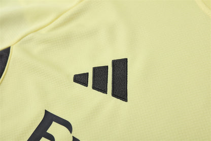 Set Oficial Real Madrid Cuarta Equipación 25/26 – Energía Futurista en Amarillo Neón