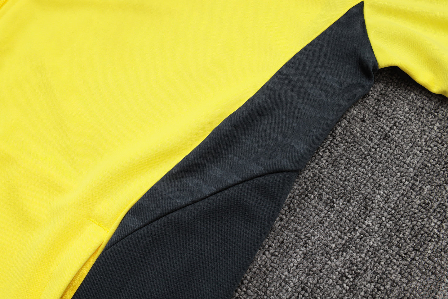 Chándal Real Madrid 2025/2026 – Edición Amarillo Neón