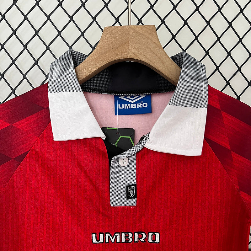 Conjunto Manchester United Kids Umbro – “Theatre of Dreams” Edición Clásica