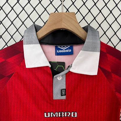 Conjunto Manchester United Kids Umbro – “Theatre of Dreams” Edición Clásica