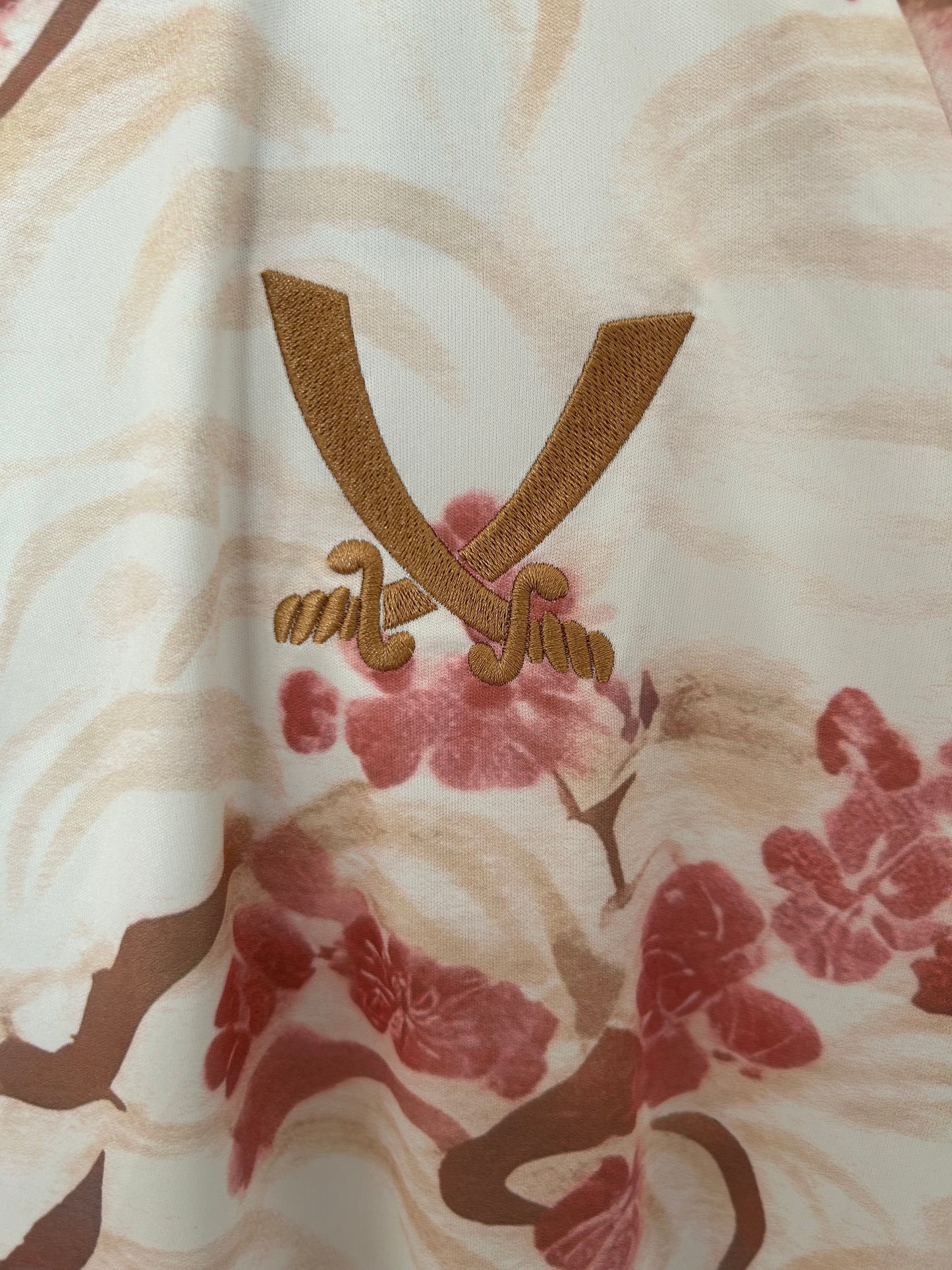 Camiseta Especial Diseño Floral y Caballo – Edición Premium