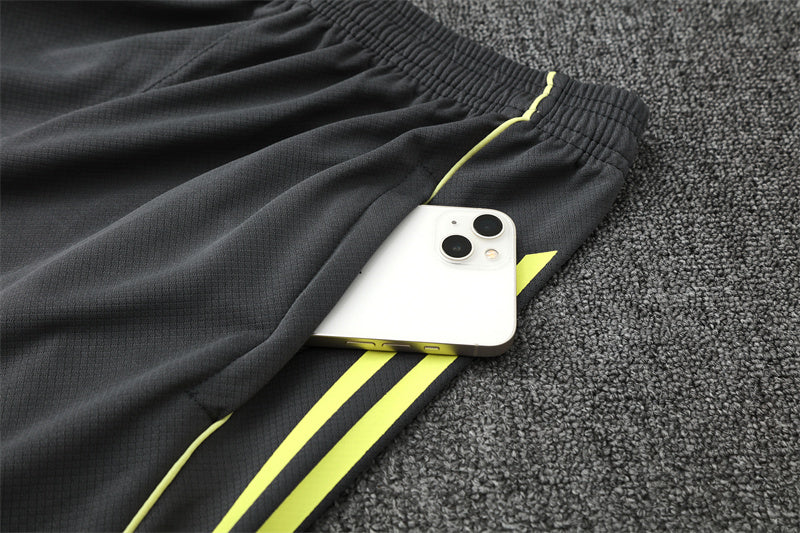 Set Oficial Real Madrid Alternativo 25/26 – Estilo Sobrio con Toque Neón