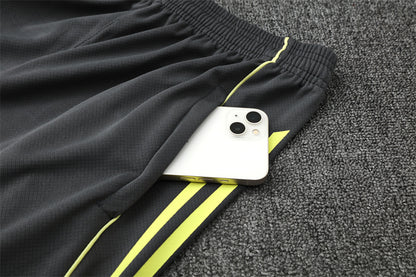 Set Oficial Real Madrid Alternativo 25/26 – Estilo Sobrio con Toque Neón