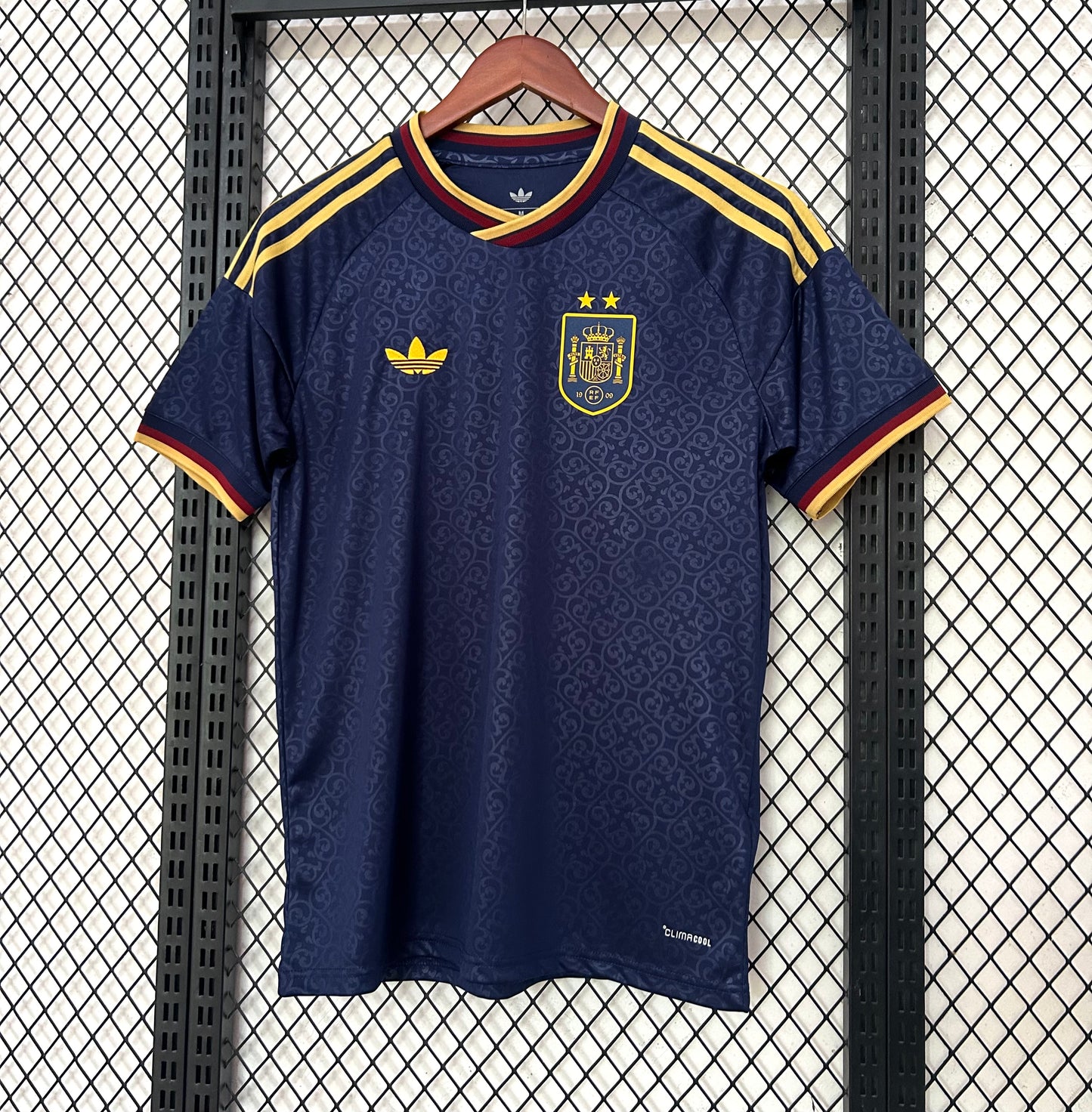 Camiseta España Edición Especial 26/27 – Azul Marino y Dorada
