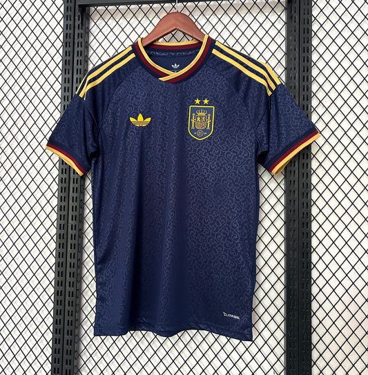 Camiseta España Edición Especial 26/27 – Azul Marino y Dorada