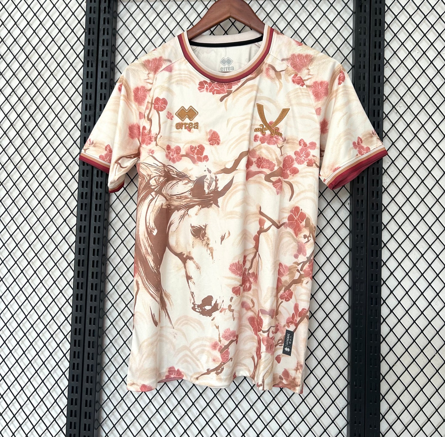 Camiseta Especial Diseño Floral y Caballo – Edición Premium