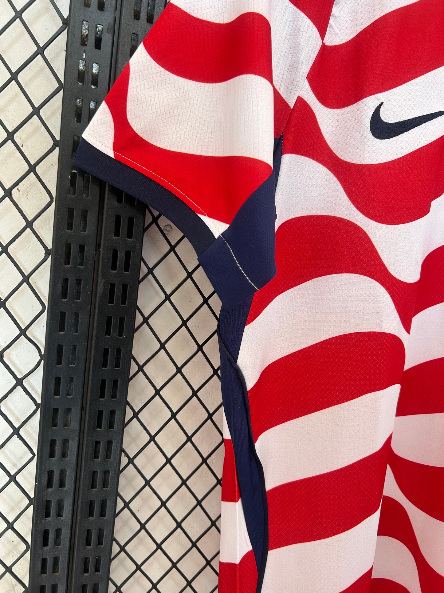 Camiseta Estados Unidos 2025/2026 Local – Diseño Ondas Rojas