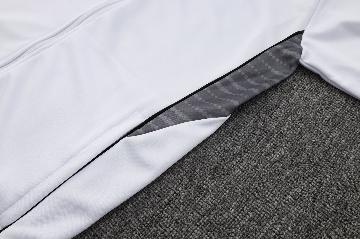 Chándal Real Madrid Blanco y Negro 2025/2026