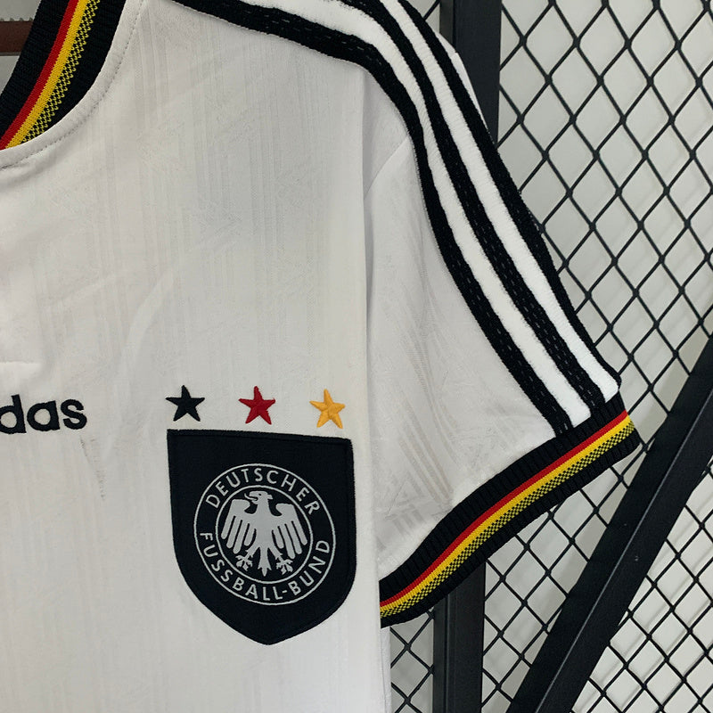 Camiseta Retro Alemania Adidas – Edición Clásica con Detalles Tricolores