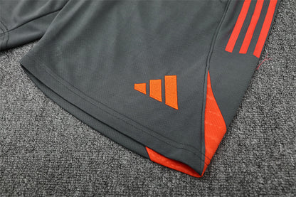 Set Oficial Bayern Múnich Tercera Equipación 25/26 – Intensidad Alemana en Naranja y Gris