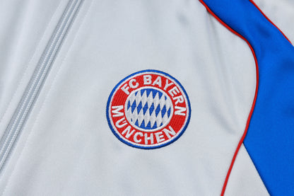 Chándal Bayern Múnich 2025/2026 – Gris con Azul y Rojo