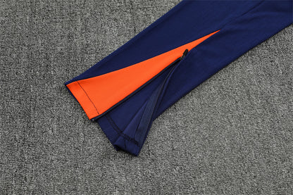 FC Barcelona 25/26 – Training Set (Azul marino con efecto wave naranja/blanco)