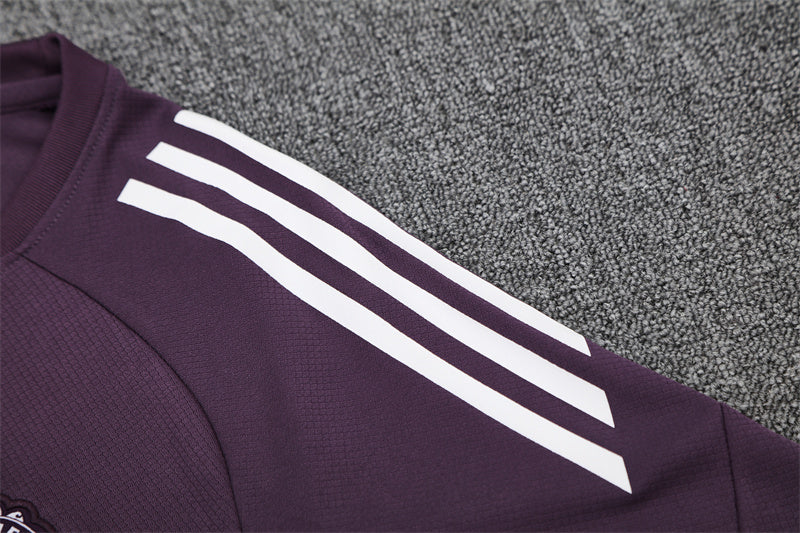 Set Oficial Manchester United Tercera Equipación 25/26 – Elegancia Oscura, Espíritu Red Devil