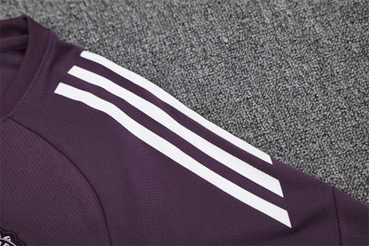 Set Oficial Manchester United Tercera Equipación 25/26 – Elegancia Oscura, Espíritu Red Devil