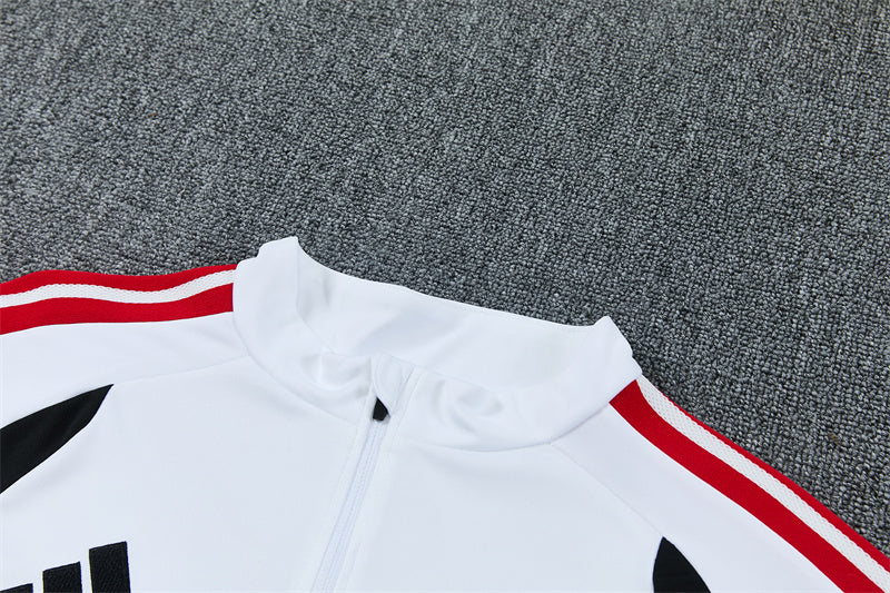 Chándal Ajax Entrenamiento – Blanco, Negro y Rojo