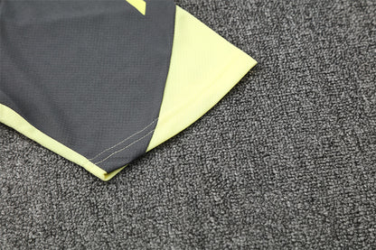 Set Oficial Real Madrid Alternativo 25/26 – Estilo Sobrio con Toque Neón