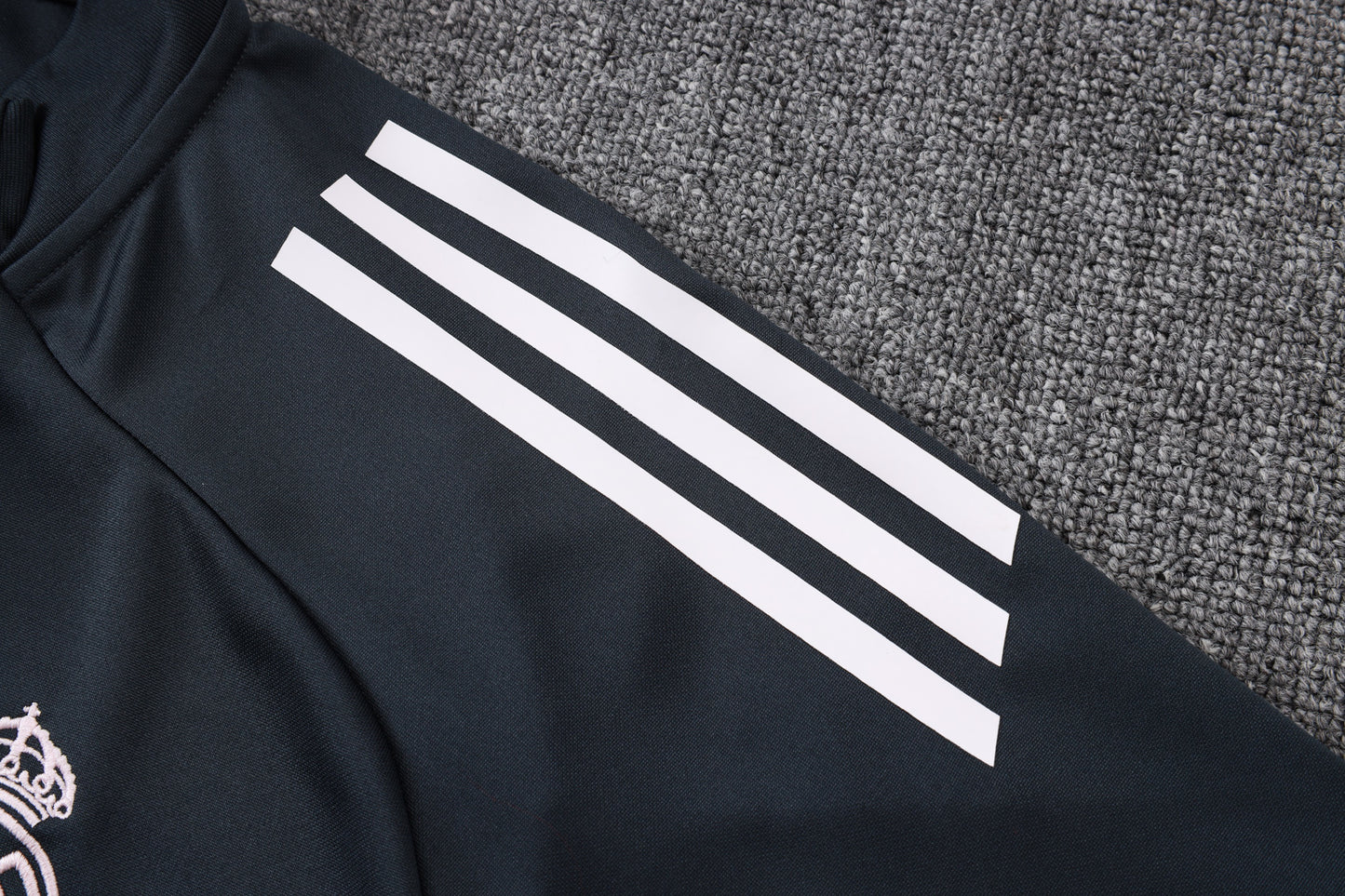 Chándal Real Madrid 2025/2026 – Elegancia Merengue