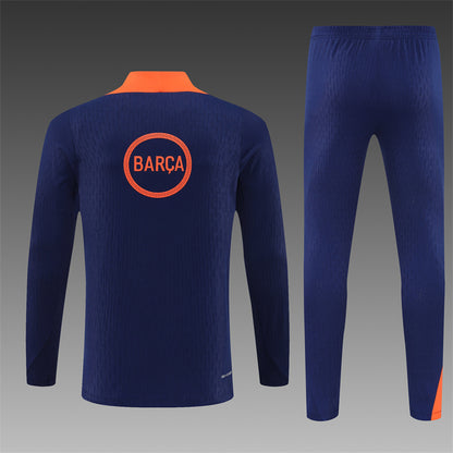FC Barcelona 25/26 – Training Set (Azul marino con efecto wave naranja/blanco)