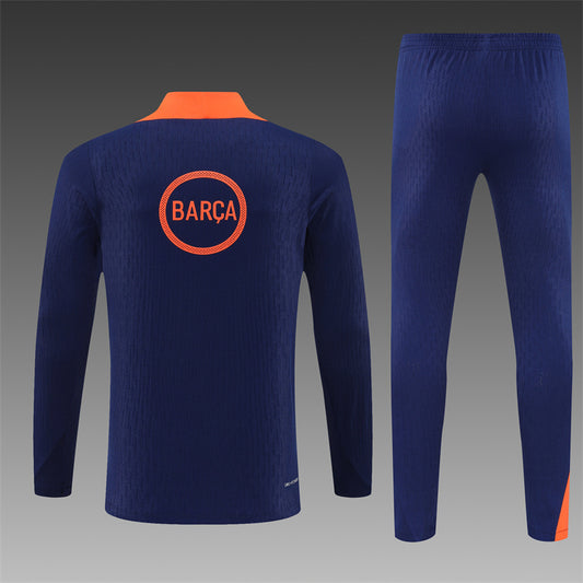 FC Barcelona 25/26 – Training Set (Azul marino con efecto wave naranja/blanco)