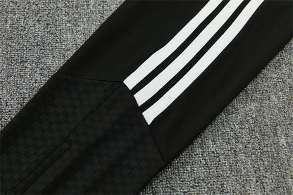 Chándal Liverpool Blanco y Negro 2026/27 – Adidas – Conjunto de Entrenamiento