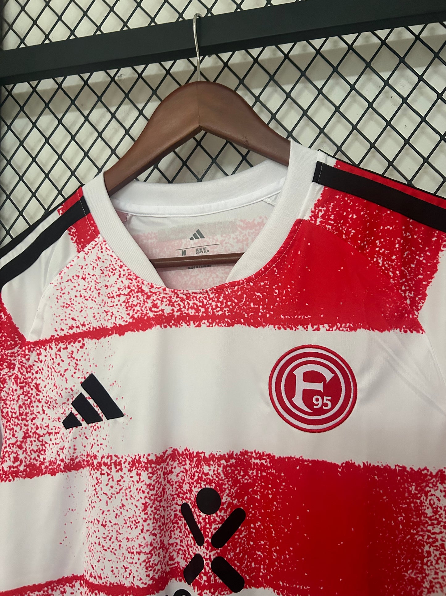 Camiseta Fortuna Düsseldorf 26/27 Local Blanca y Roja – Adidas