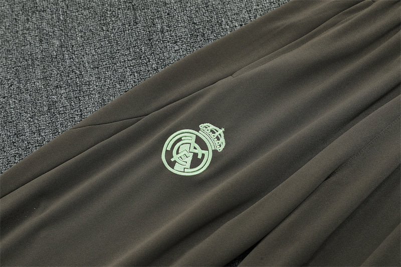 Real Madrid 25/26 – Chándal de entrenamiento verde menta con gris oscuro