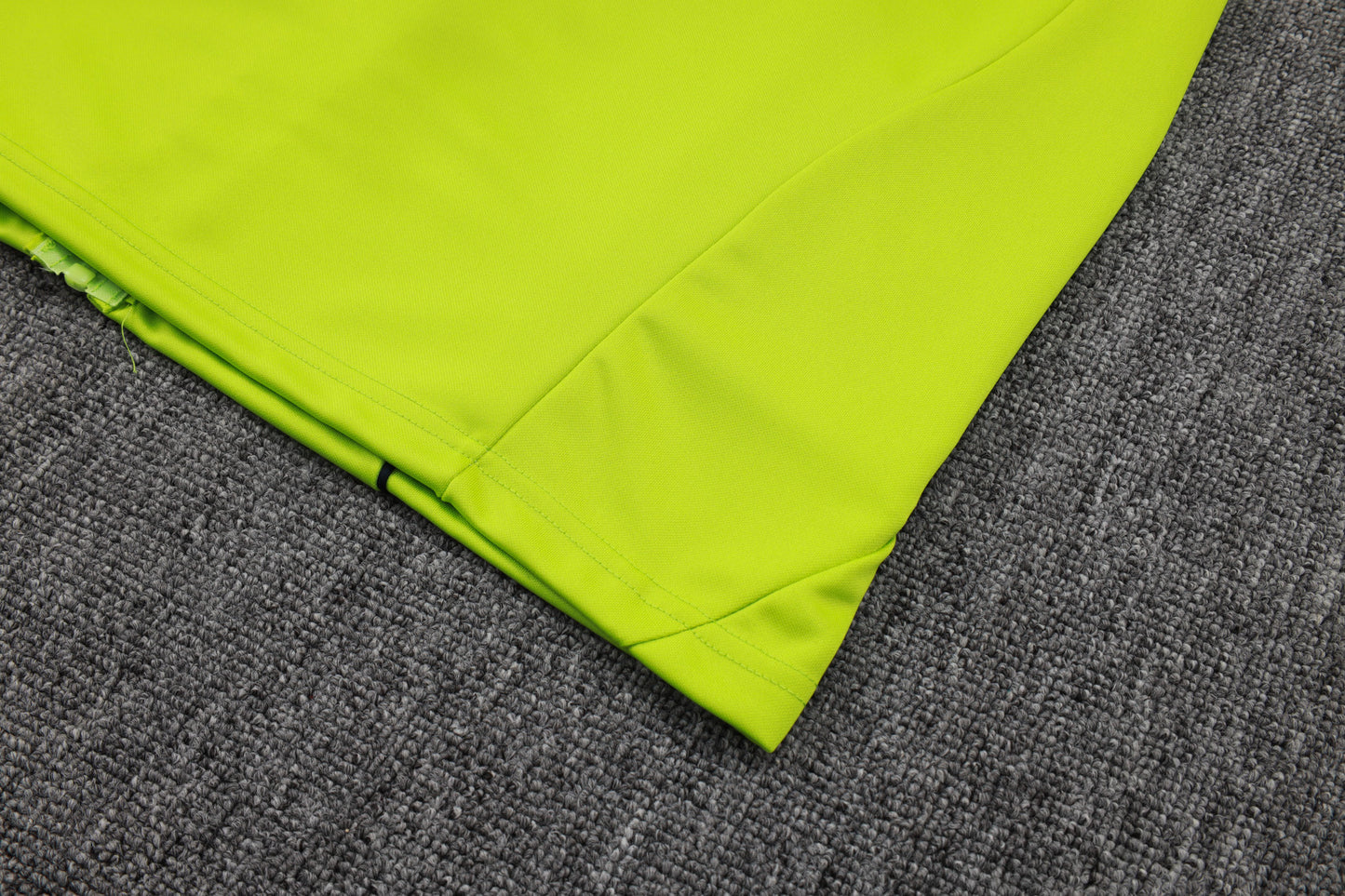 Chándal Real Madrid 2025/2026 – Verde Lima con Azul Marino