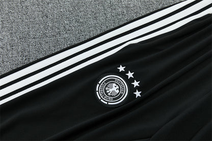Chándal Alemania 2025/2026 – Conjunto de Entrenamiento Negro con Detalles Tricolor