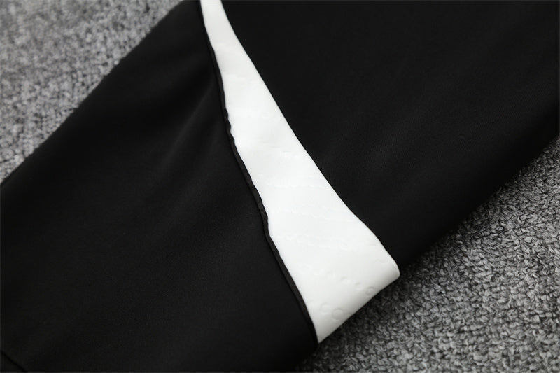 LIVERPOOL FC – KIT DE ENTRENAMIENTO 2025/26