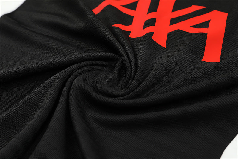 Liverpool 25/26 – chándal de entrenamiento negro con detalles en rojo y blanco