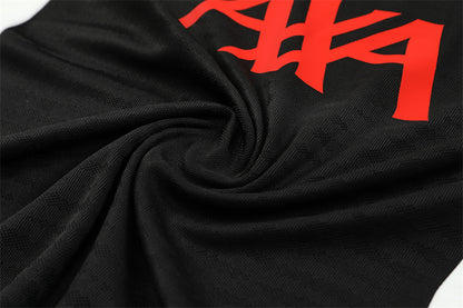 Liverpool 25/26 – chándal de entrenamiento negro con detalles en rojo y blanco