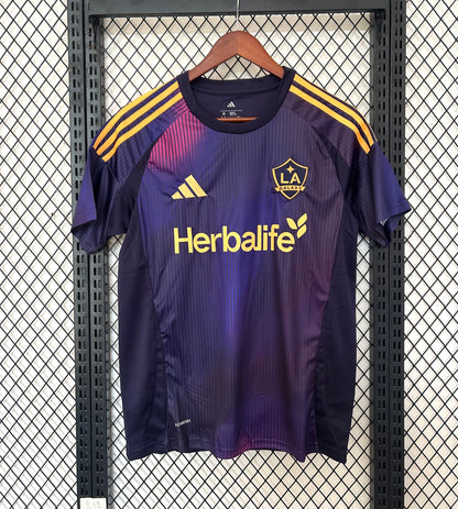 CAMISETA LA GALAXY 25/26 – “GALAXIA PURPÚREA