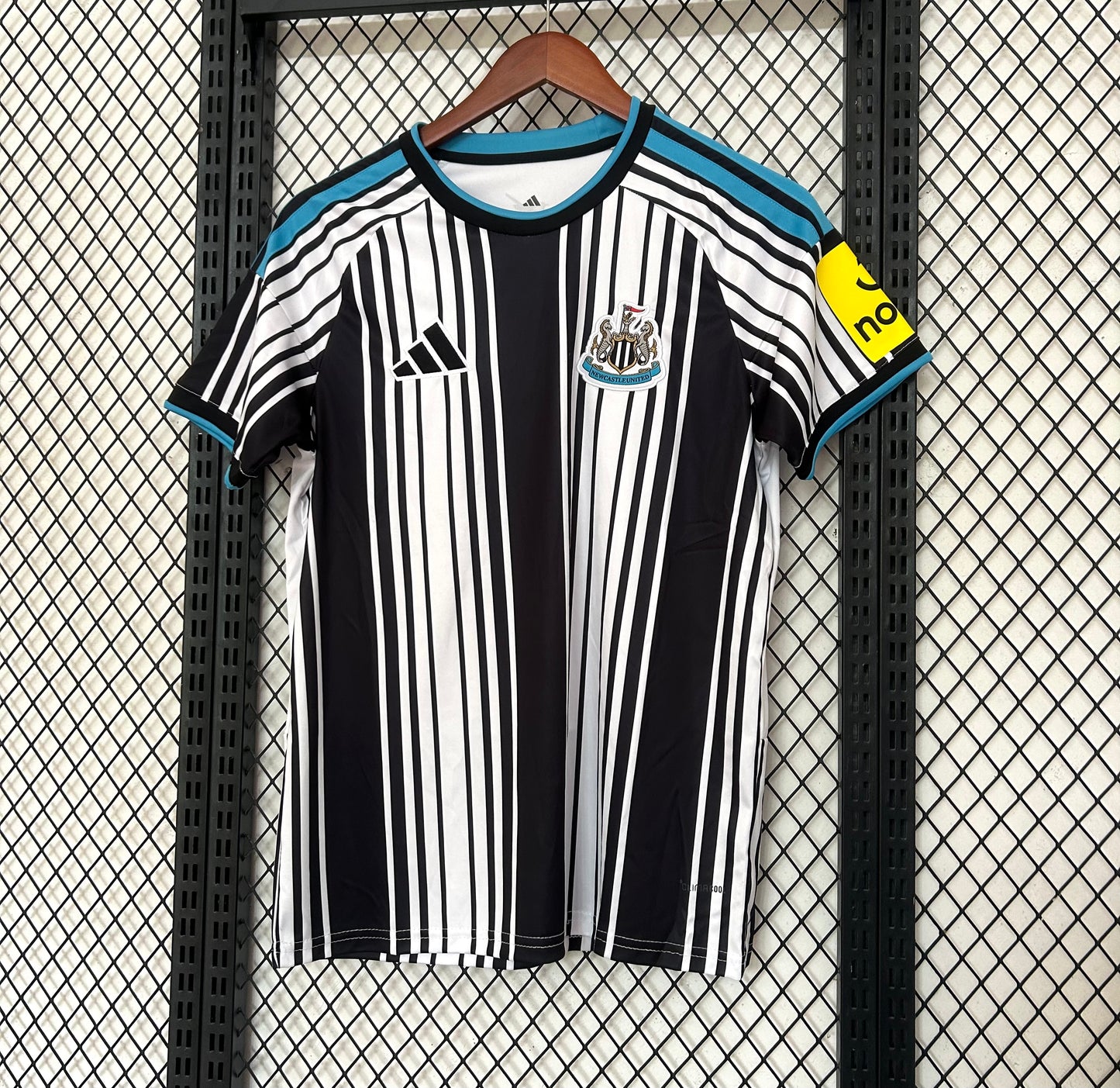 Camiseta Newcastle United Local 26/27 – Negra y Blanca