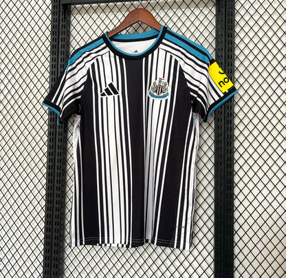 Camiseta Newcastle United Local 26/27 – Negra y Blanca