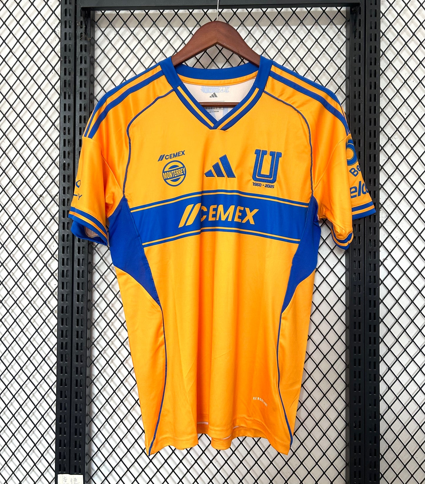 CAMISETA TIGRES UANL 25/26 – EDICIÓN ESPECIAL 1960-2025