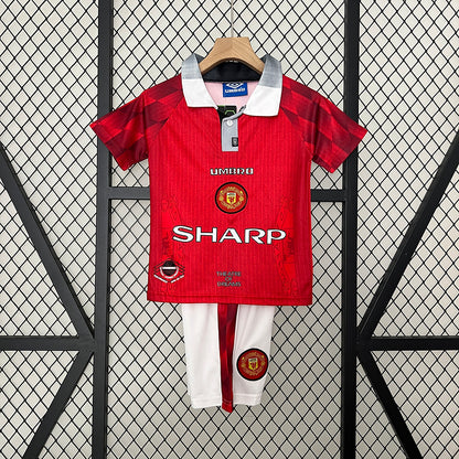 Conjunto Manchester United Kids Umbro – “Theatre of Dreams” Edición Clásica